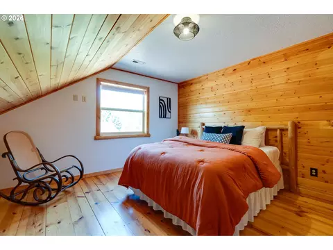Bedroom - 61216 E Highway 26, Sandy, OR 97055 photo 4 of 7