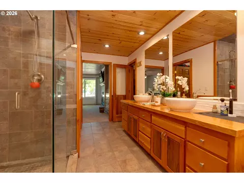 Bath - 61216 E Highway 26, Sandy, OR 97055 photo 2 of 4