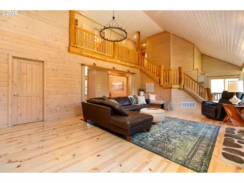 Living - 61216 E Highway 26, Sandy, OR 97055 photo 1 of 4