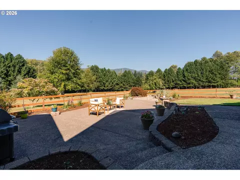 Exterior - 61216 E Highway 26, Sandy, OR 97055 photo 10 of 11