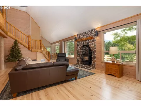 Living - 61216 E Highway 26, Sandy, OR 97055 photo 2 of 4