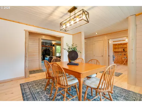 Dining - 61216 E Highway 26, Sandy, OR 97055 photo 1 of 4