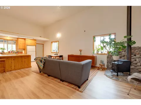 Living - 61216 E Highway 26, Sandy, OR 97055 photo 4 of 4