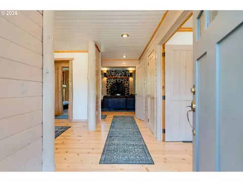 Entry Way - 61216 E Highway 26, Sandy, OR 97055 photo 1 of 2