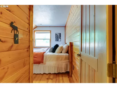 Bedroom - 61216 E Highway 26, Sandy, OR 97055 photo 3 of 7