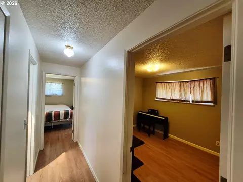Entry Way - 1766 Berwin Ln, Eugene, OR 97404 photo 3 of 4
