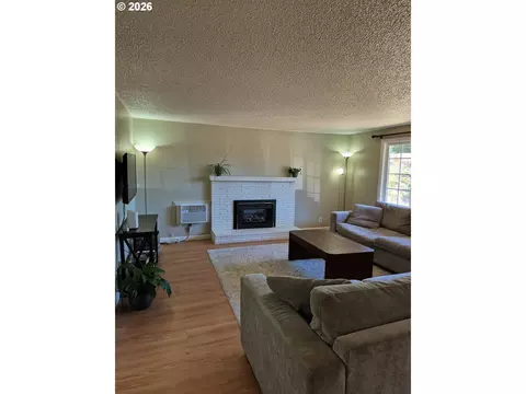 Living - 1766 Berwin Ln, Eugene, OR 97404 photo 2 of 3