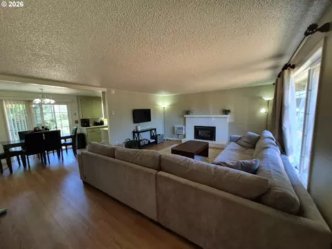 Living - 1766 Berwin Ln, Eugene, OR 97404 photo 3 of 3