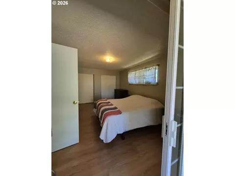 Bedroom - 1766 Berwin Ln, Eugene, OR 97404 photo 3 of 4