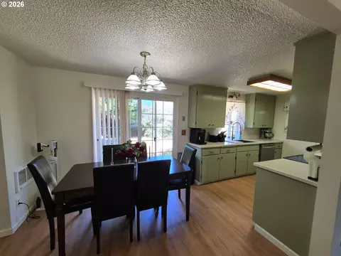 Dining - 1766 Berwin Ln, Eugene, OR 97404 photo 2 of 2