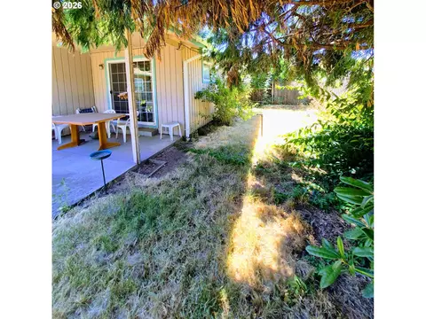 Exterior - 1766 Berwin Ln, Eugene, OR 97404 photo 3 of 3
