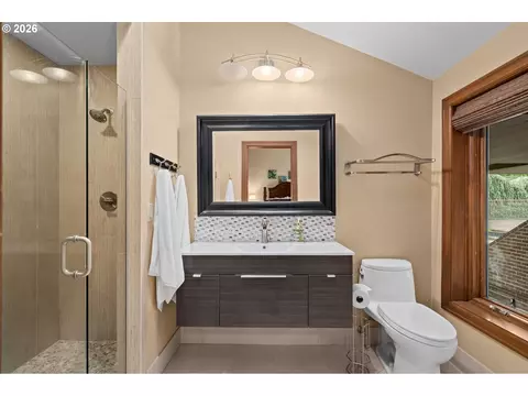 Bath - 13237 Knaus Rd, Lake Oswego, OR 97034 photo 4 of 6