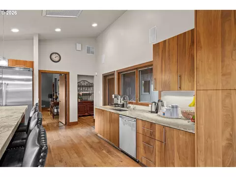 Kitchen - 13237 Knaus Rd, Lake Oswego, OR 97034 photo 3 of 5