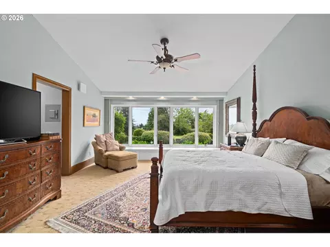 Bedroom - 13237 Knaus Rd, Lake Oswego, OR 97034 photo 1 of 4