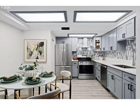 Kitchen - 13237 Knaus Rd, Lake Oswego, OR 97034 photo 4 of 5