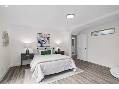 Bedroom - 13237 Knaus Rd, Lake Oswego, OR 97034 photo 4 of 4