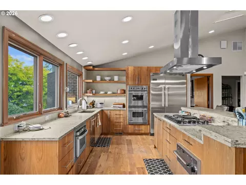 Kitchen - 13237 Knaus Rd, Lake Oswego, OR 97034 photo 2 of 5