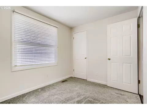Bedroom - 1675 NE Juniper Ave, Gresham, OR 97030 photo 4 of 6