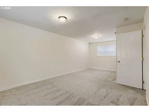 Bedroom - 1675 NE Juniper Ave, Gresham, OR 97030 photo 2 of 6