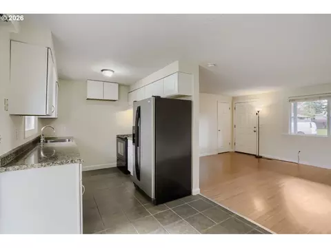 Kitchen - 1675 NE Juniper Ave, Gresham, OR 97030 photo 2 of 4