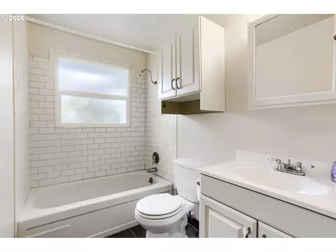Bath - 1675 NE Juniper Ave, Gresham, OR 97030 photo 3 of 3