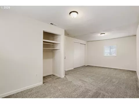 Bedroom - 1675 NE Juniper Ave, Gresham, OR 97030 photo 3 of 6