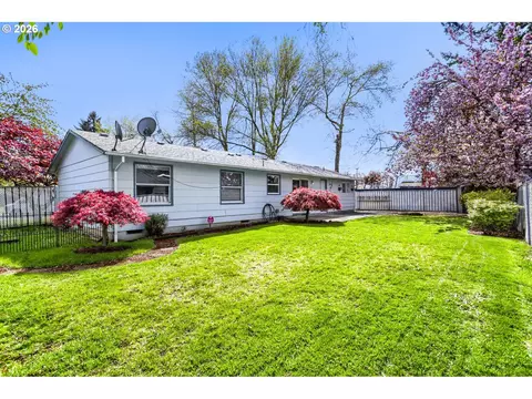 Exterior - 1675 NE Juniper Ave, Gresham, OR 97030 photo 5 of 8