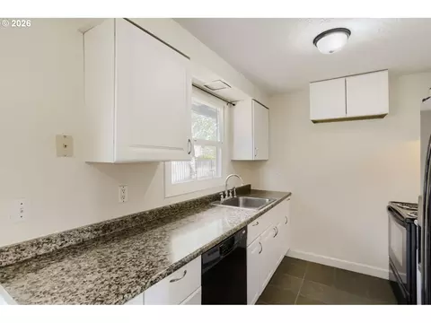 Kitchen - 1675 NE Juniper Ave, Gresham, OR 97030 photo 3 of 4