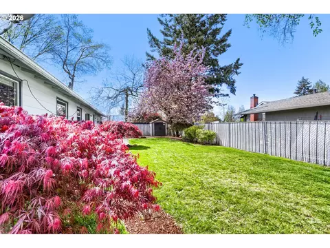 Exterior - 1675 NE Juniper Ave, Gresham, OR 97030 photo 6 of 8
