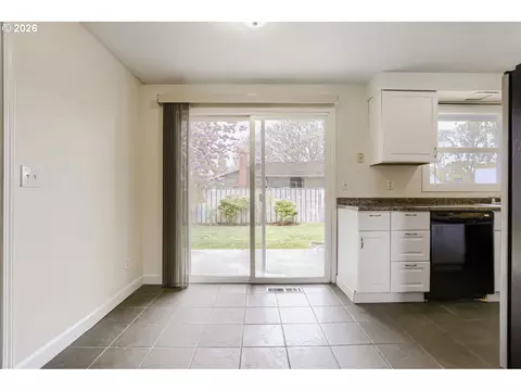 Kitchen - 1675 NE Juniper Ave, Gresham, OR 97030 photo 1 of 4