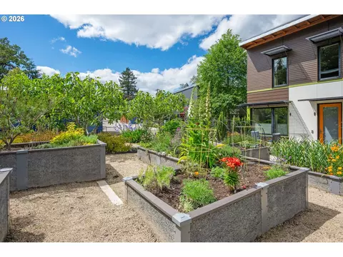Exterior - 2847 Friendly St, Eugene, OR 97405 photo 10 of 10
