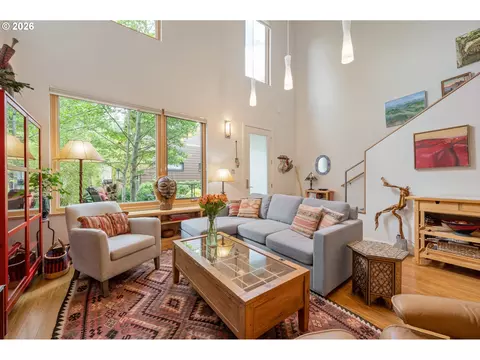 Living - 2847 Friendly St, Eugene, OR 97405 photo 2 of 4