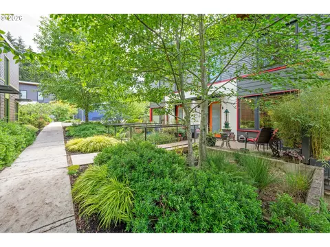 Exterior - 2847 Friendly St, Eugene, OR 97405 photo 2 of 10