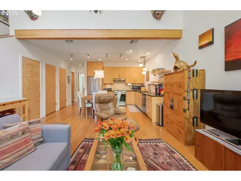 Living - 2847 Friendly St, Eugene, OR 97405 photo 3 of 4