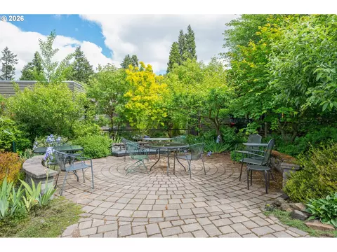 Exterior - 2847 Friendly St, Eugene, OR 97405 photo 9 of 10
