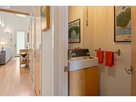 Entry Way - 2847 Friendly St, Eugene, OR 97405 photo 1 of 1