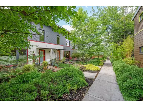 Exterior - 2847 Friendly St, Eugene, OR 97405 photo 1 of 10