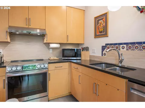Kitchen - 2847 Friendly St, Eugene, OR 97405 photo 3 of 6