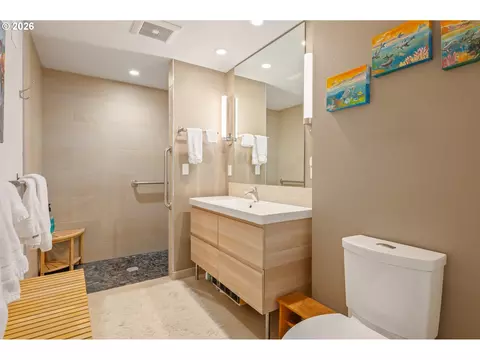 Bath - 2847 Friendly St, Eugene, OR 97405 photo 1 of 3