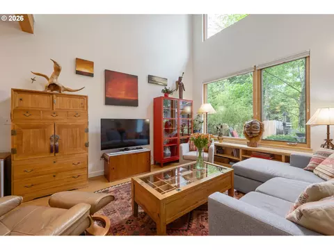 Living - 2847 Friendly St, Eugene, OR 97405 photo 1 of 4