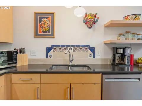 Kitchen - 2847 Friendly St, Eugene, OR 97405 photo 5 of 6