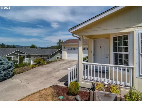 150 Kimberly Way, Canyonville, OR 97417