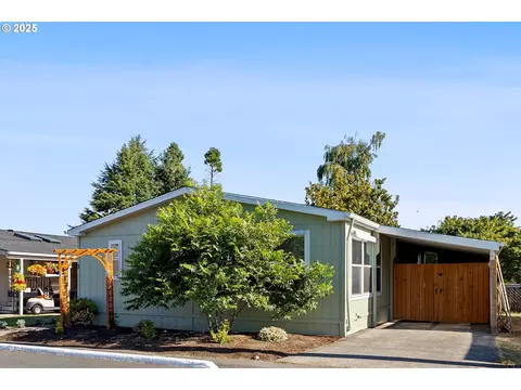 301 E Columbia Dr #3, Newberg, OR 97132