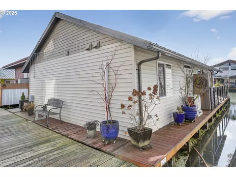 34326 Johnsons Landing Rd #B7, Scappoose, OR 97056