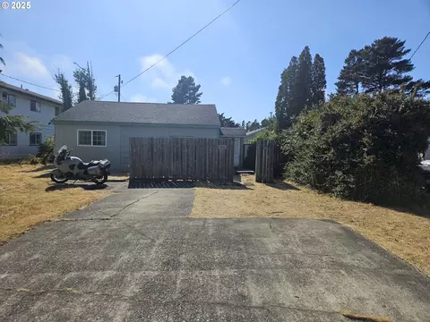 1053 Nopal St, Florence, OR 97439
