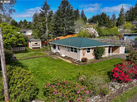 9820 6th St, Bay City, OR 97107