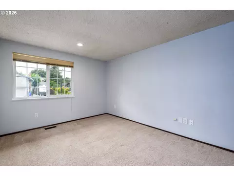 Bedroom - 2024 SW Tegart Ave, Gresham, OR 97080 photo 2 of 3