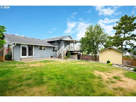 Exterior - 2024 SW Tegart Ave, Gresham, OR 97080 photo 4 of 6