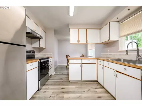 Kitchen - 2024 SW Tegart Ave, Gresham, OR 97080 photo 1 of 4