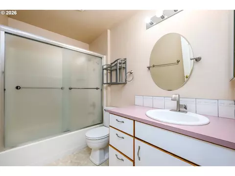 Bath - 2024 SW Tegart Ave, Gresham, OR 97080 photo 1 of 1